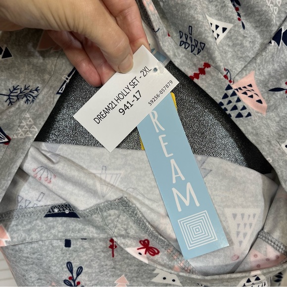 LuLaRoe Dream 2XL Holly Pajama Set - Picture 6 of 12